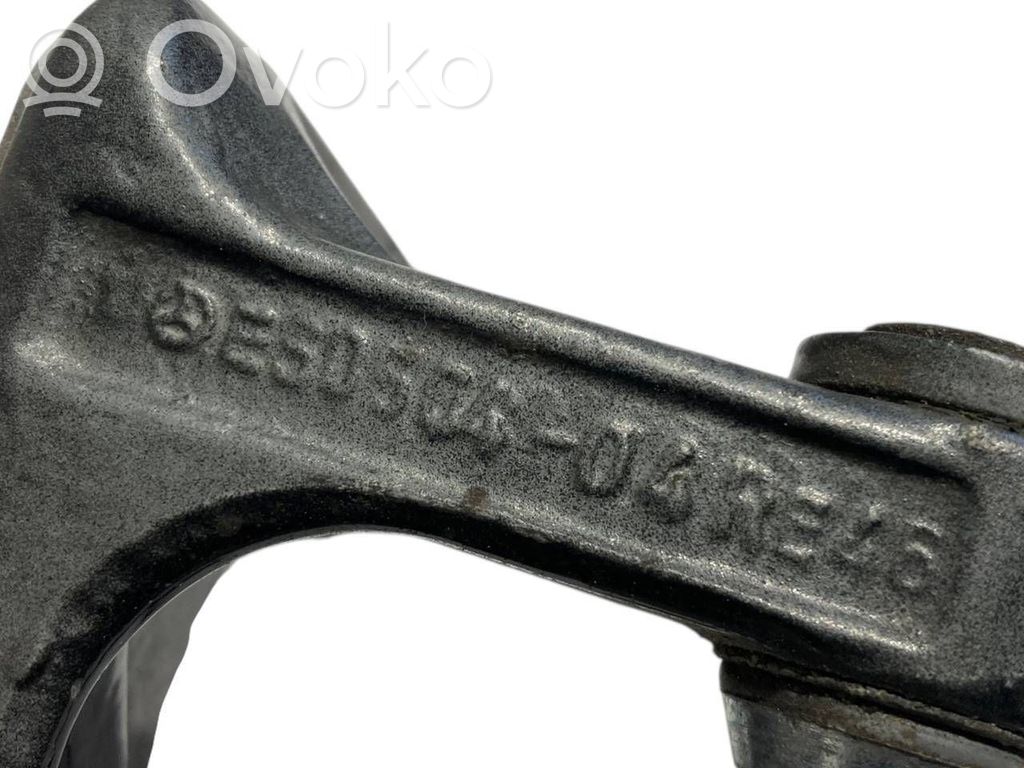 Priekšpusē augšējā vira (eņģe)