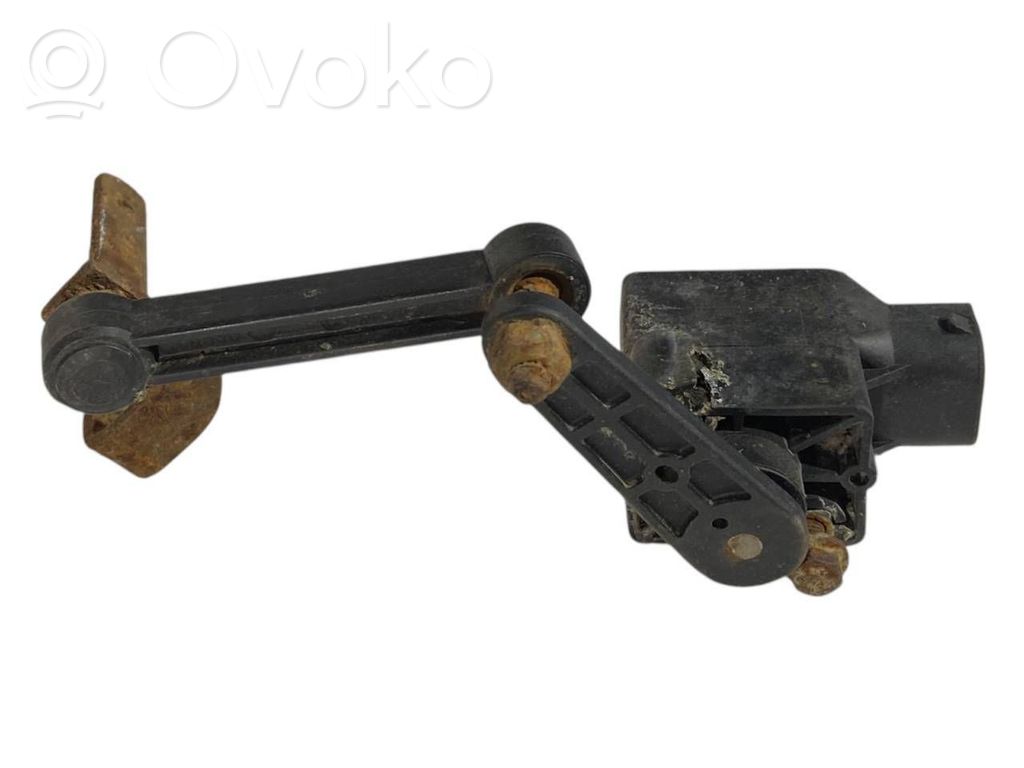 Priekšpusē piekares augstuma sensors