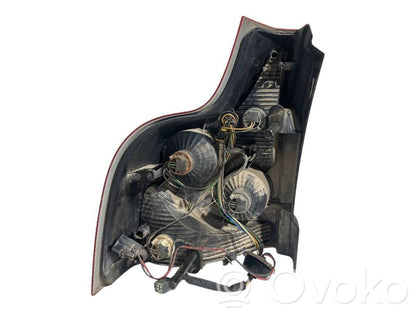 Aizmugurējais lukturis virsbūvē