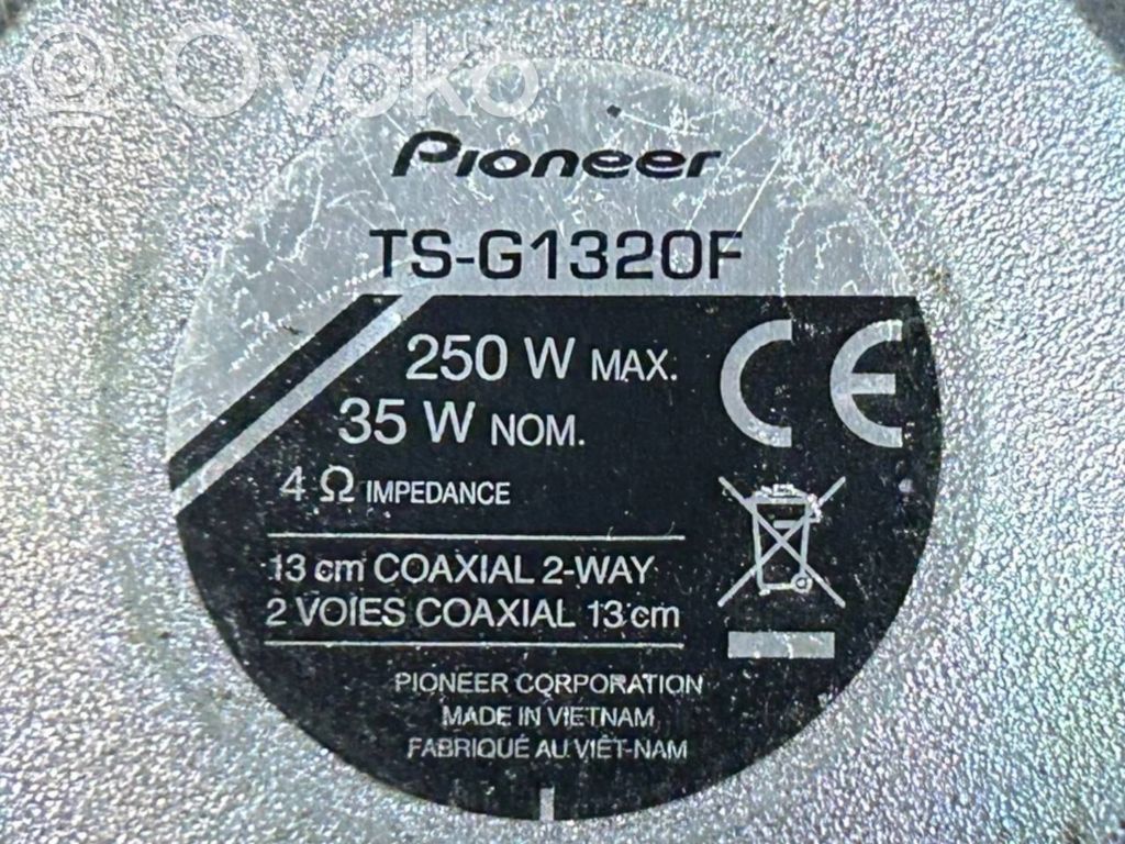 Skaļrunis (-i) priekšējās durvīs