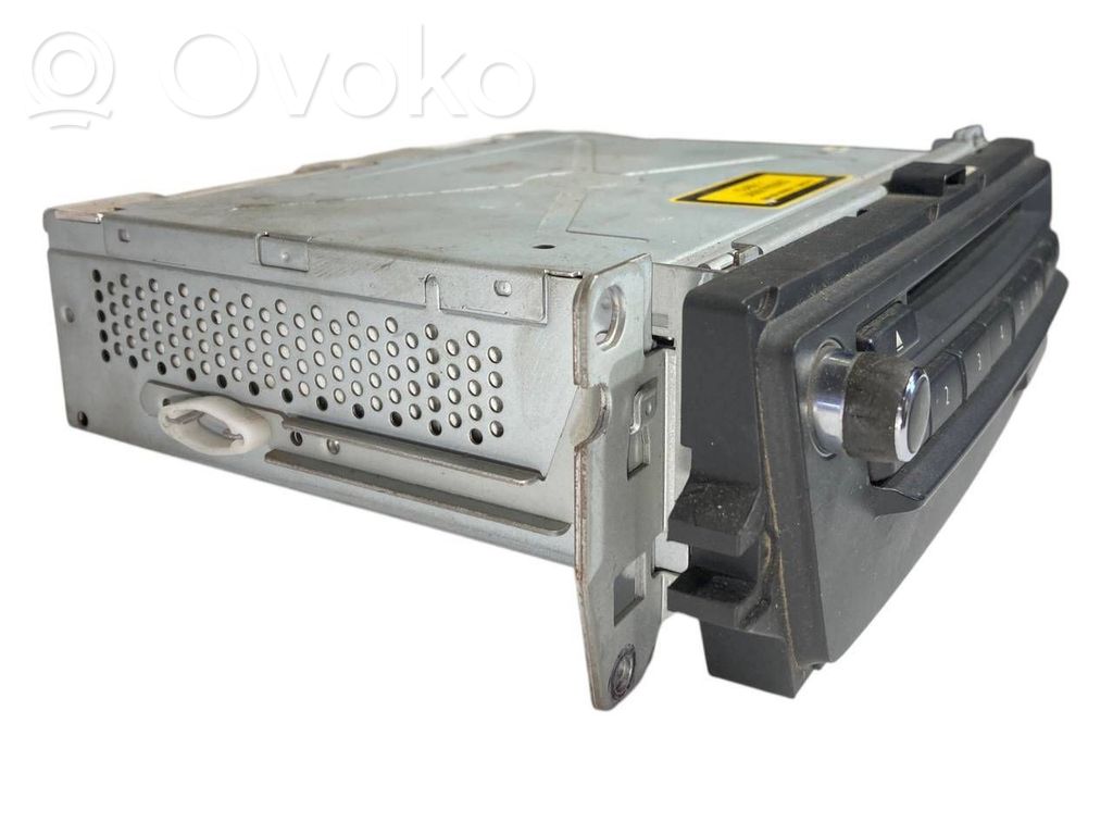 Radio / CD/DVD atskaņotājs / navigācija