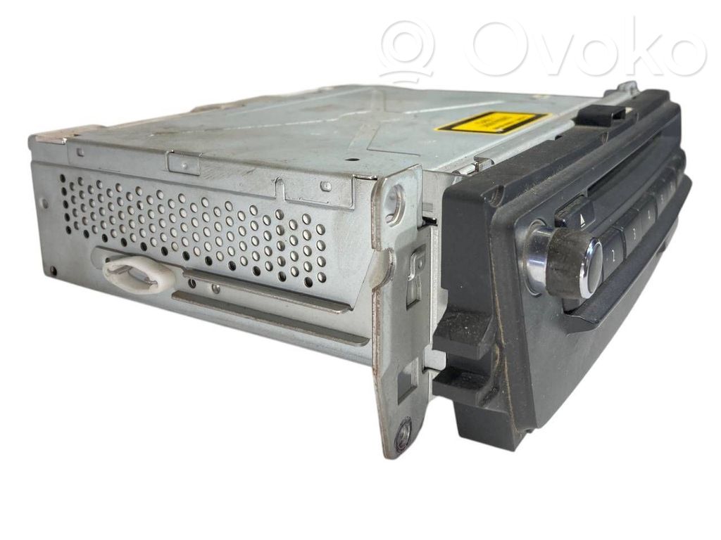 Radio / CD/DVD atskaņotājs / navigācija