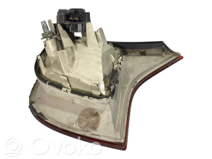 Aizmugurējais lukturis pārsegā