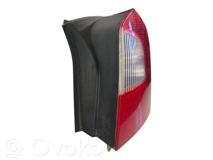 Задний фонарь в кузове