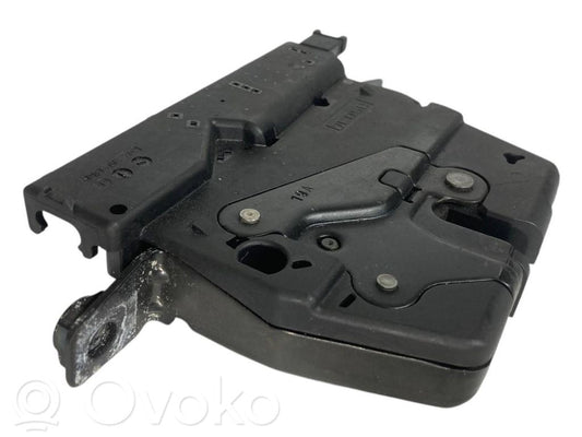 Aizmugurējā pārsega slēdzene