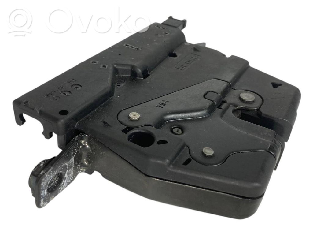 Aizmugurējā pārsega slēdzene