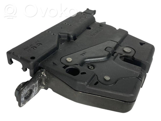 Aizmugurējā pārsega slēdzene