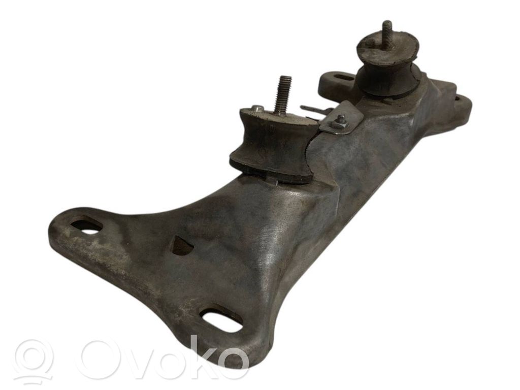 Transmission mounting bracket