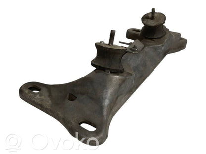 Transmission mounting bracket