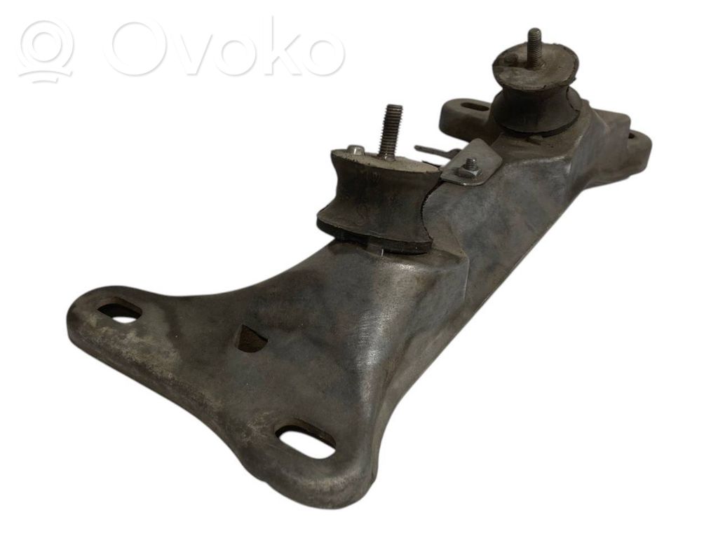 Pārnesumkārbas stiprinājuma kronšteins