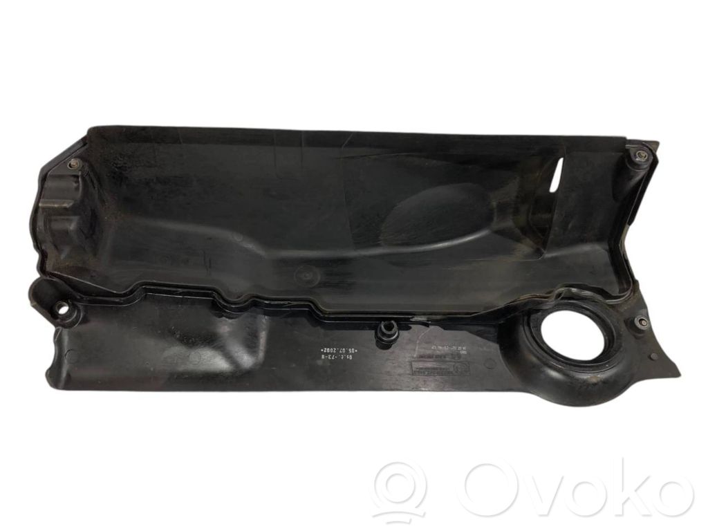 Dzinēja pārsegs (dekoratīva apdare)