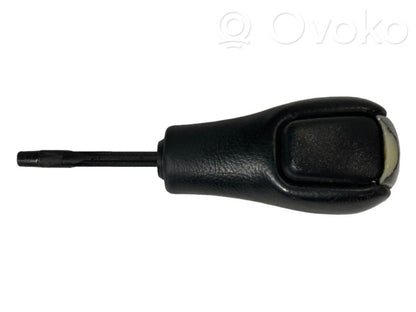 Ātrumu pārslēgšanas sviras dekoratīvā apdare (āda, uzgalis)