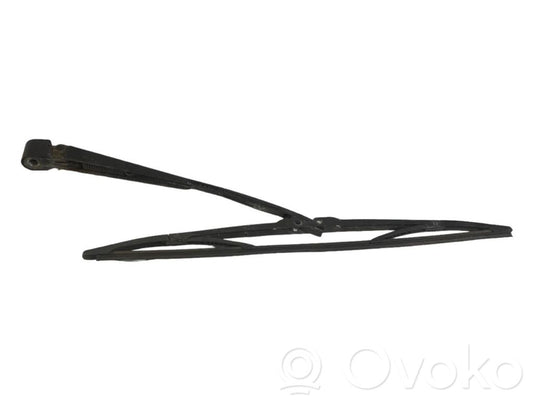 Aizmugurējā loga tīrītāja kājiņa