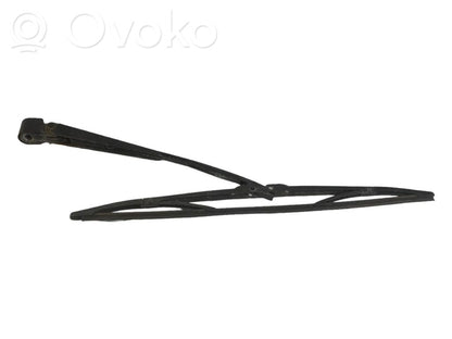 Aizmugurējā loga tīrītāja kājiņa