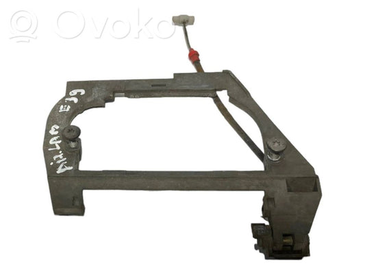 Aizmugurē turētājs / kronšteins ārējam atvēršanas rokturim