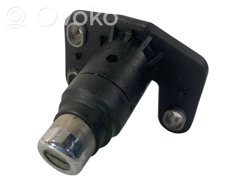 Aizmugurējā pārsega slēdzene (ārpusē)