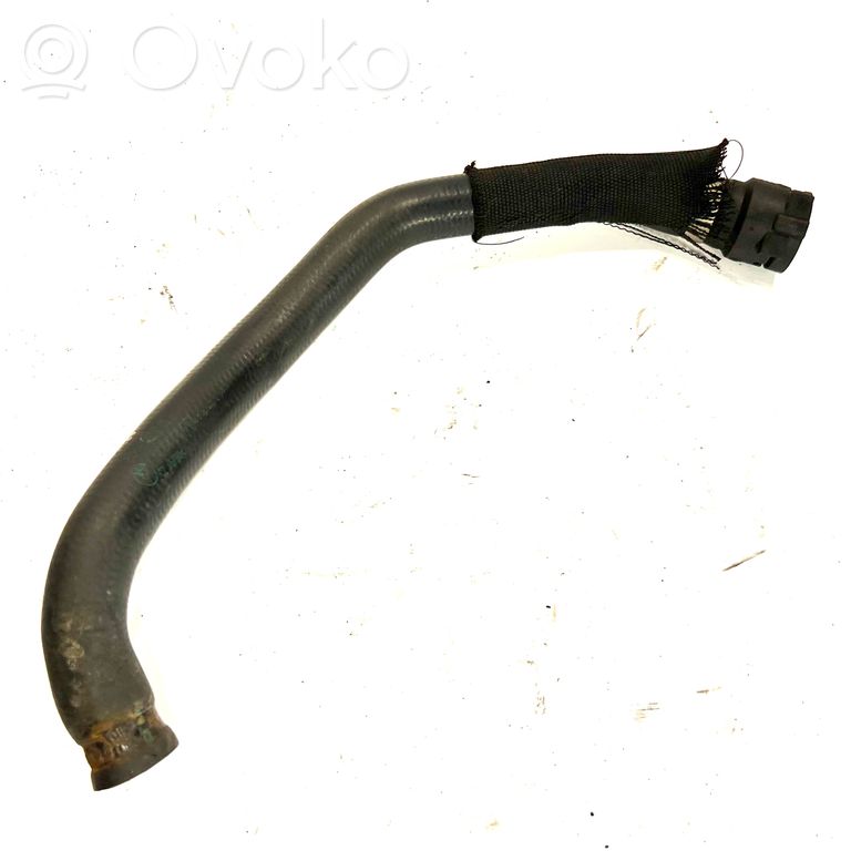 Caurulīte (-es) / šļūtene (-es)