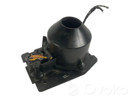 Skaļrunis priekšējā panelī