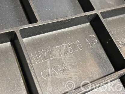 Cita veida dzinēja nodalījuma detaļa
