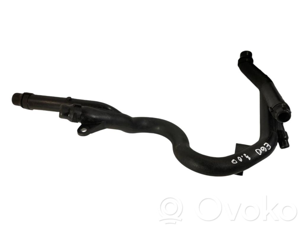 Caurulīte (-es) / šļūtene (-es)