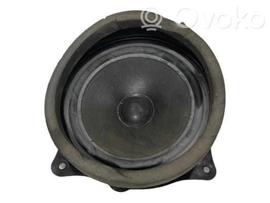 Speaker(s) in the rear door