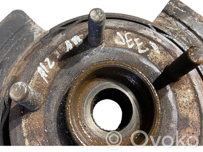 Aizmugurē riteņa rumbas vārpstas šarnīrs (stupica, capfa)