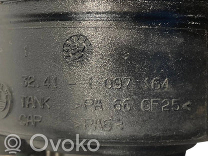 Stūres pastiprinātāja šķidruma tvertne