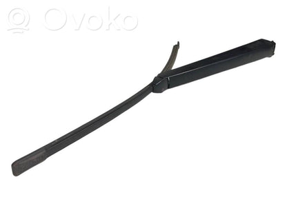 Aizmugurējā loga tīrītāja kājiņa