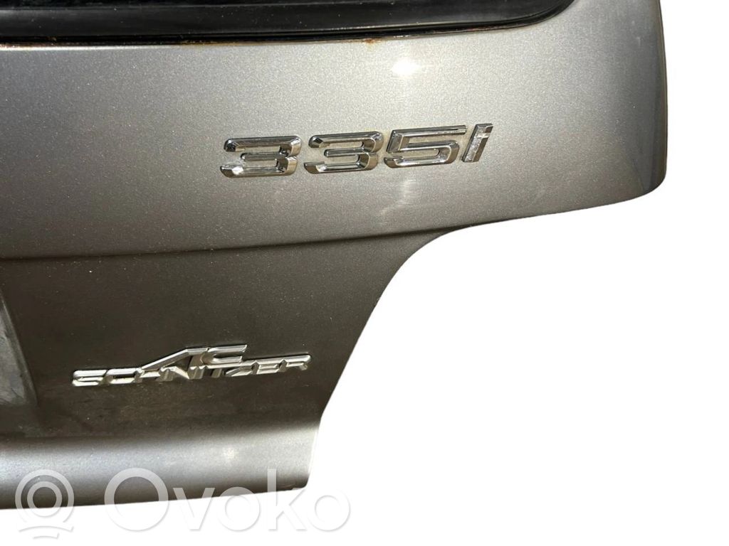 Задняя крышка (багажник)