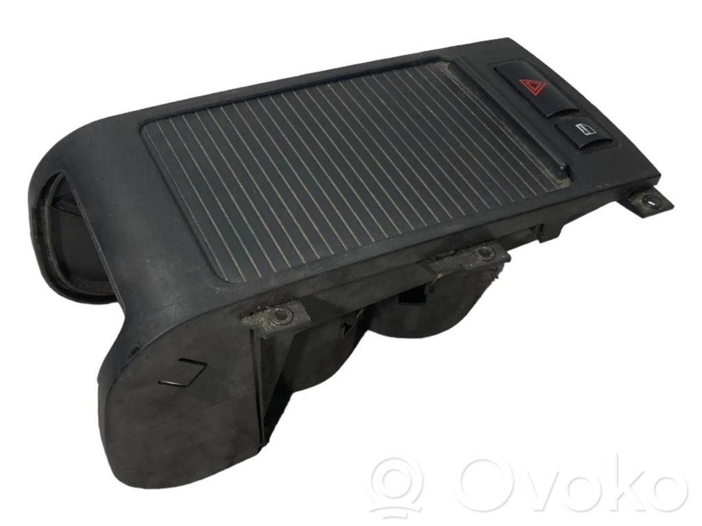 Glāžu turētājs (priekšā)