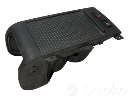 Glāžu turētājs (priekšā)