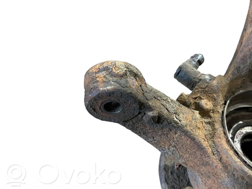 Priekšējā riteņa rumbas vārpstas šarnīrs (stupica, capfa)