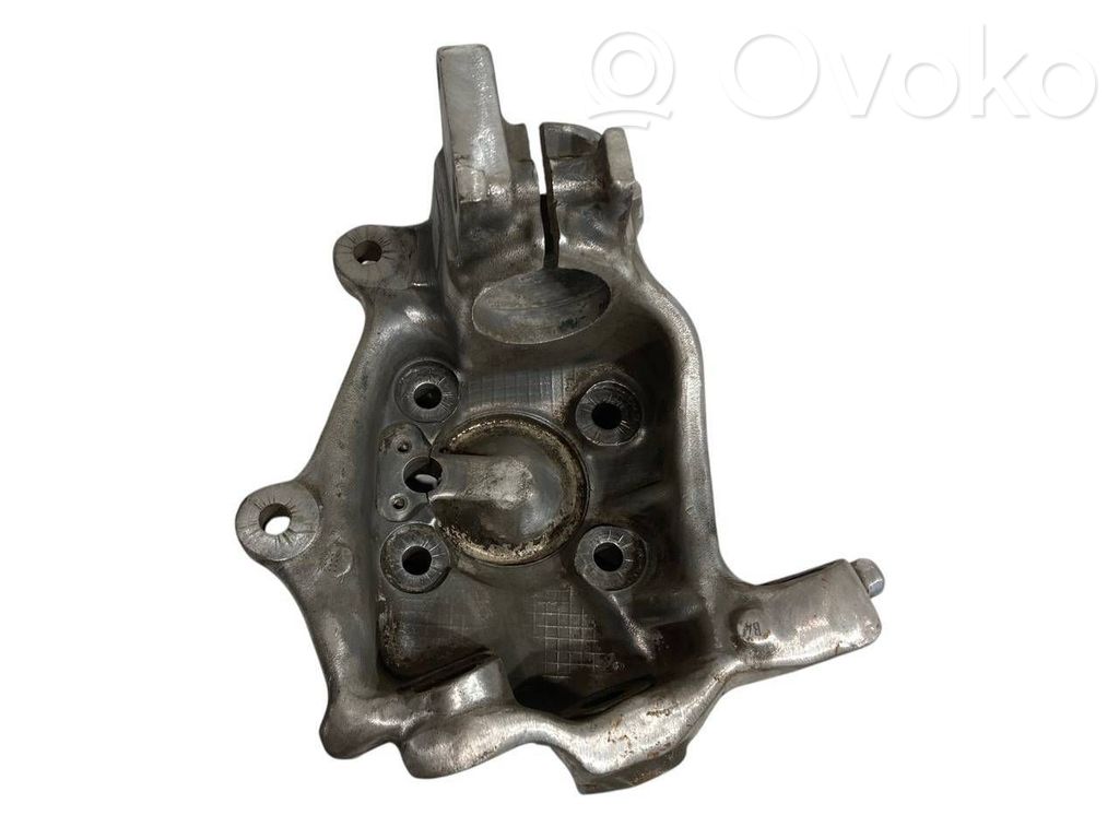 Priekšējā riteņa rumbas vārpstas šarnīrs (stupica, capfa)