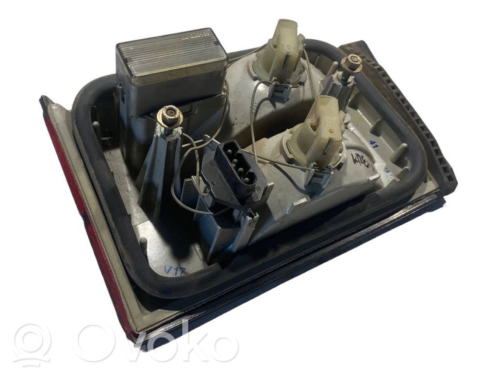 Aizmugurējais lukturis pārsegā