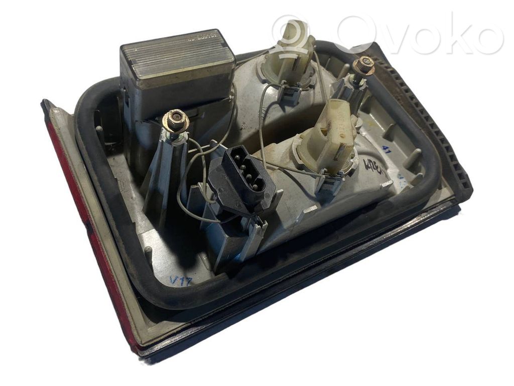 Aizmugurējais lukturis pārsegā