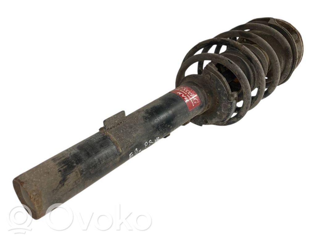 Priekšpusē amortizators ar atsperi