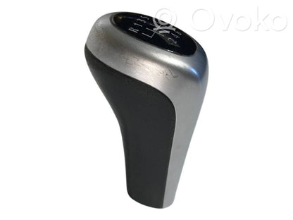 Ātrumu pārslēgšanas sviras dekoratīvā apdare (āda, uzgalis)