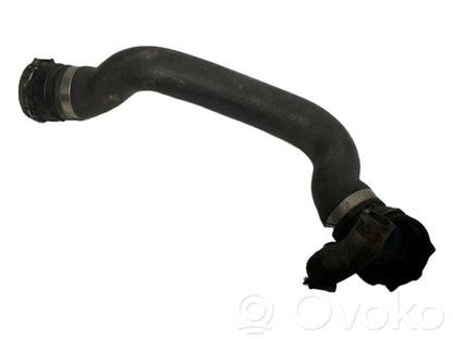 Caurulīte (-es) / šļūtene (-es)