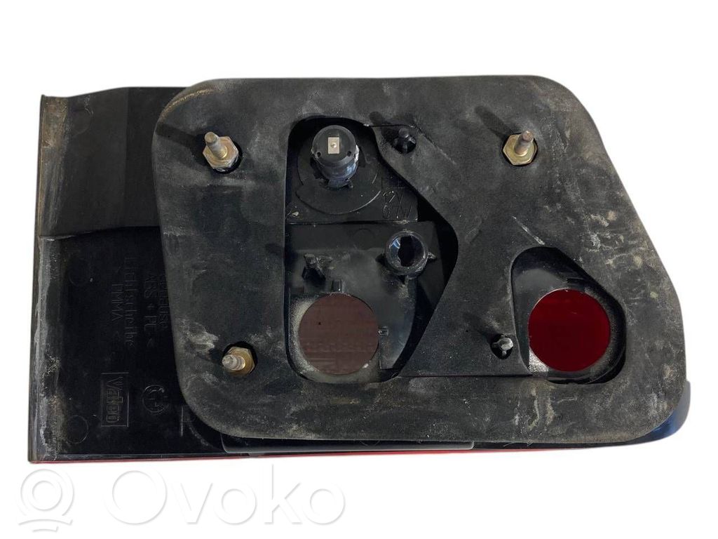 Aizmugurējais lukturis pārsegā