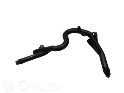 Caurulīte (-es) / šļūtene (-es)