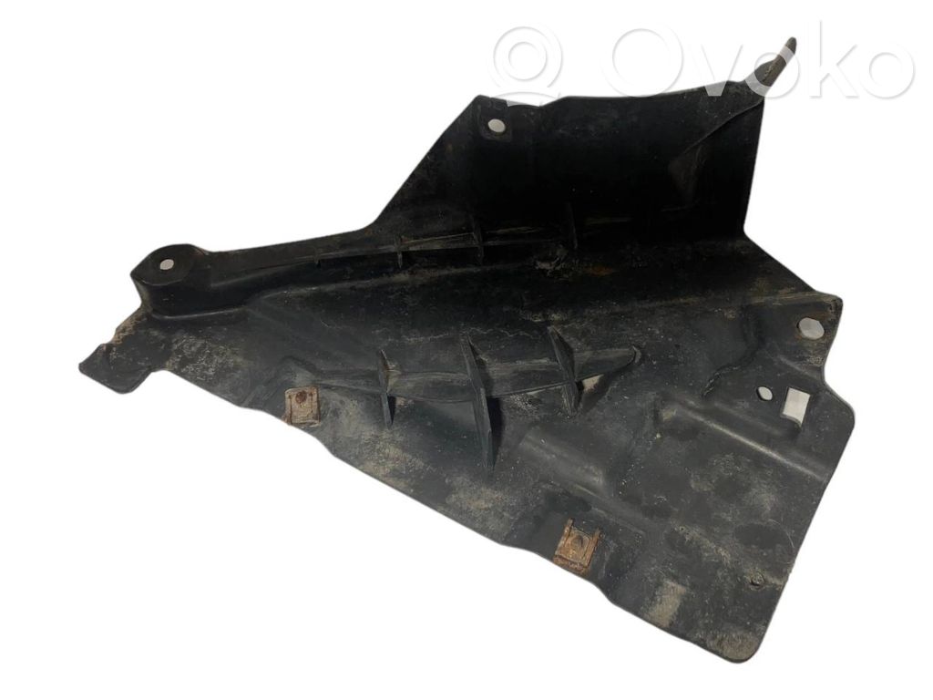 Под защитой двигателя (спереди)