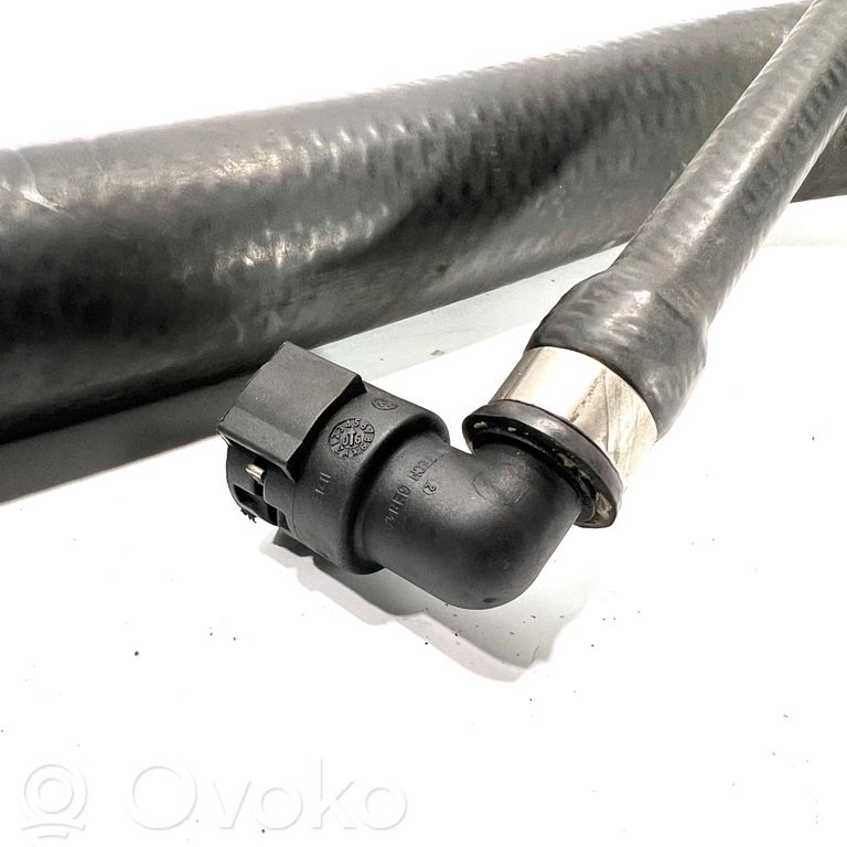 Caurulīte (-es) / šļūtene (-es)