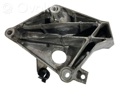 Engine mounting bracket