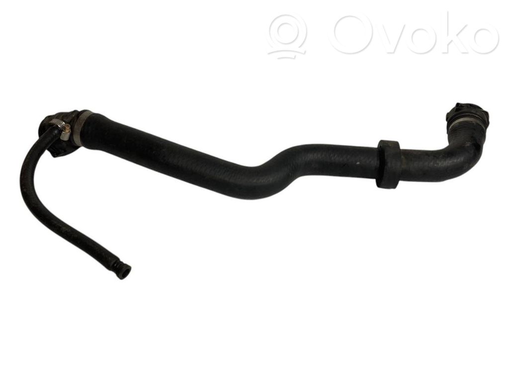 Caurulīte (-es) / šļūtene (-es)