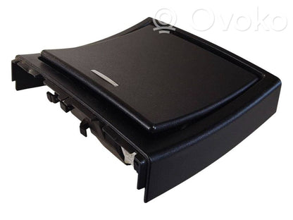 Pelnutrauks (aizmugurē)