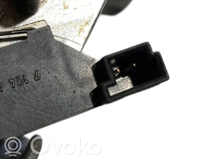 Ручка закрывания (задняя крышка)