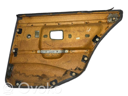 Apšuvums aizmugurējām durvīm