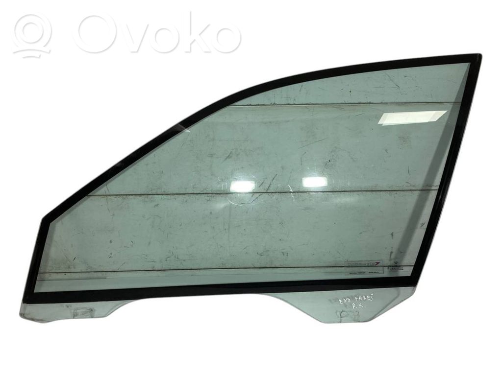 priekšējo durvju stikls (četrdurvju mašīnai)