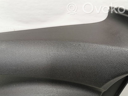 Apšuvums aizmugurējām durvīm