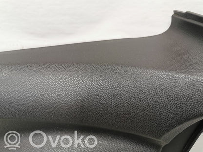 Apšuvums aizmugurējām durvīm